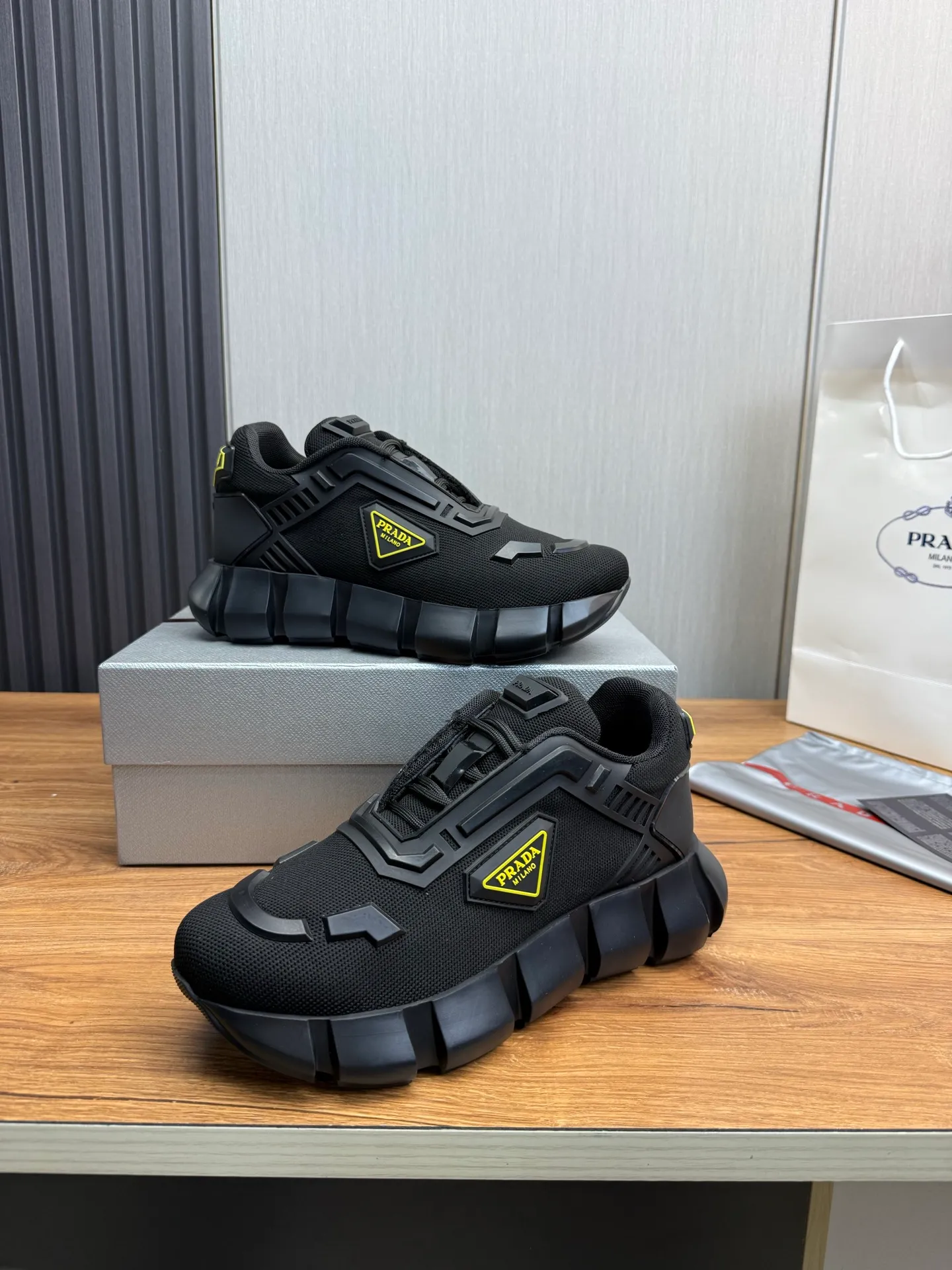 Factory price 580💰 [PRADA] Men's shoes are popular in the counter, official website is synchronized, 1 high-quality shipment ✔️Original mesh + cowhide lining, 1🆚1 replica, original bottom, 38-45 (45 customized, non-refundable)